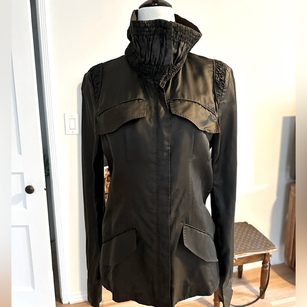 Vintage 2001 Gucci nylon rouched jacked in amazing condition. Army green ⚡️⚡️